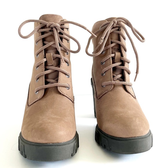 Timberland Women's Lana Point Lace Up Boots Taupe Nubuck Size 8.5